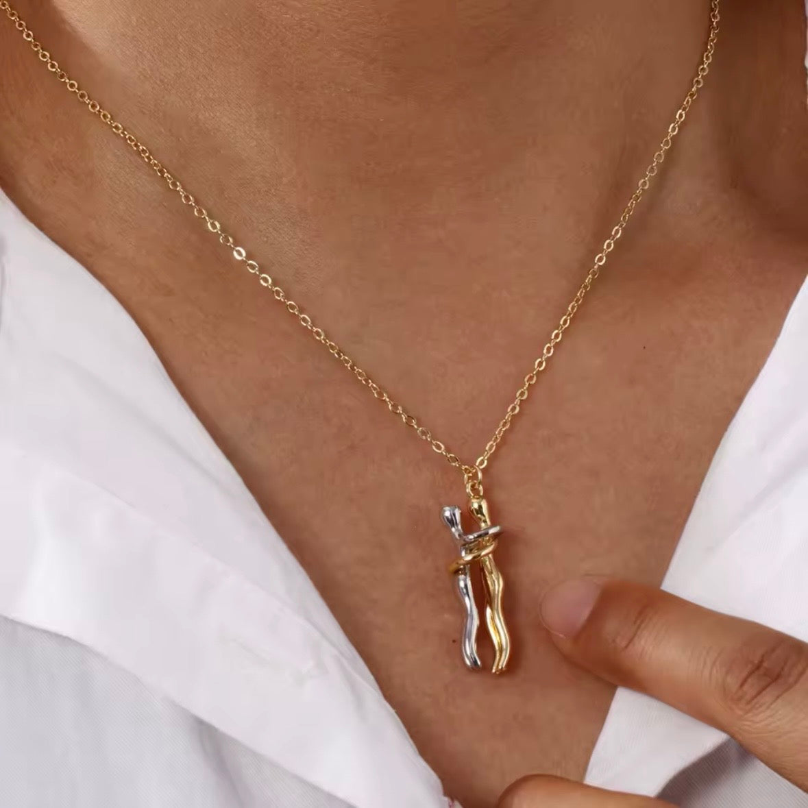 Ατσάλινο Κολιέ Με Ζευγάρι Αγκαλία - Hug Necklace