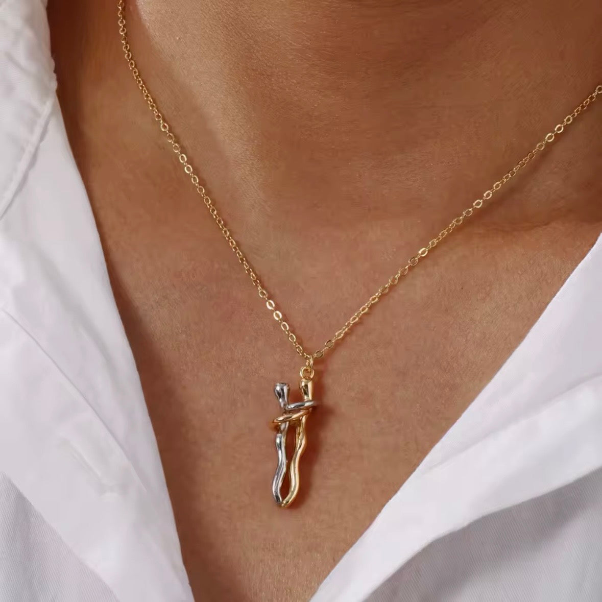 Ατσάλινο Κολιέ Με Ζευγάρι Αγκαλία - Hug Necklace