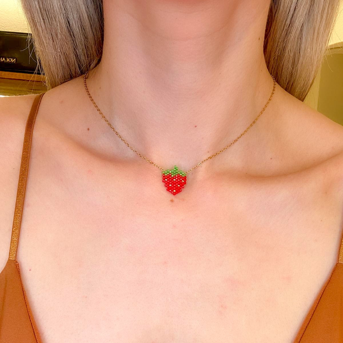 Ατσάλινο Μακραμέ Κολιέ - Macrame Strawberry Necklace