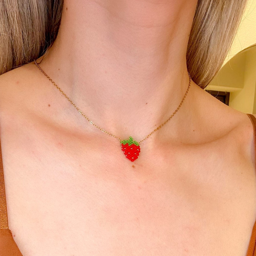 Ατσάλινο Μακραμέ Κολιέ - Macrame Strawberry Necklace
