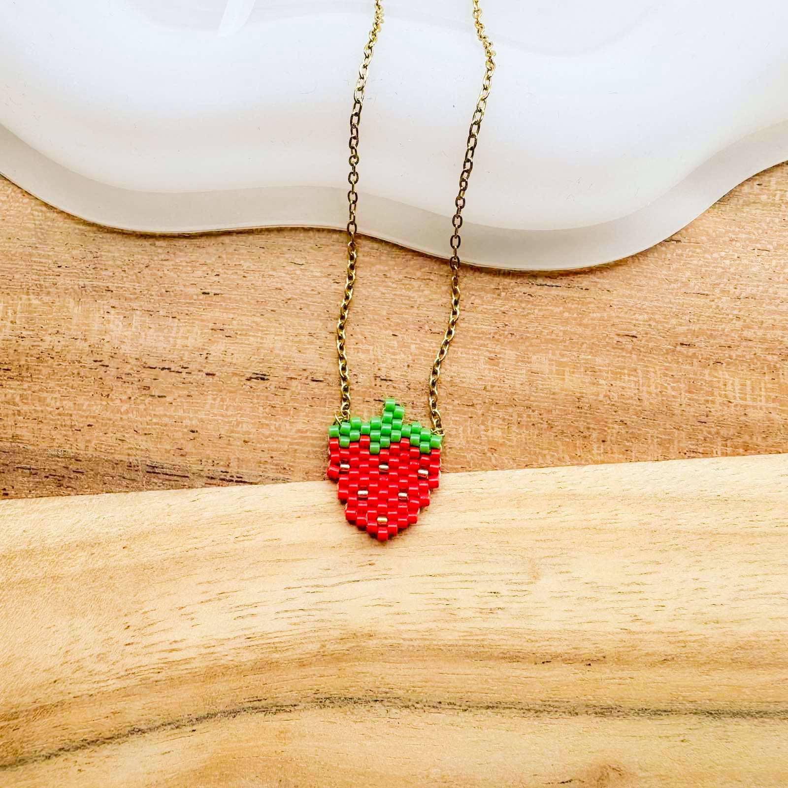 Ατσάλινο Μακραμέ Κολιέ - Macrame Strawberry Necklace